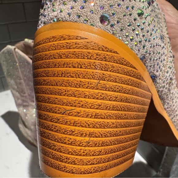 Sparkly Feminine Wide Calf Cowboy/Western Boots - Picture 9 of 10